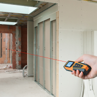 Utilisation-télémètre-laser-optique-de-précision-pour-intérieur-30m