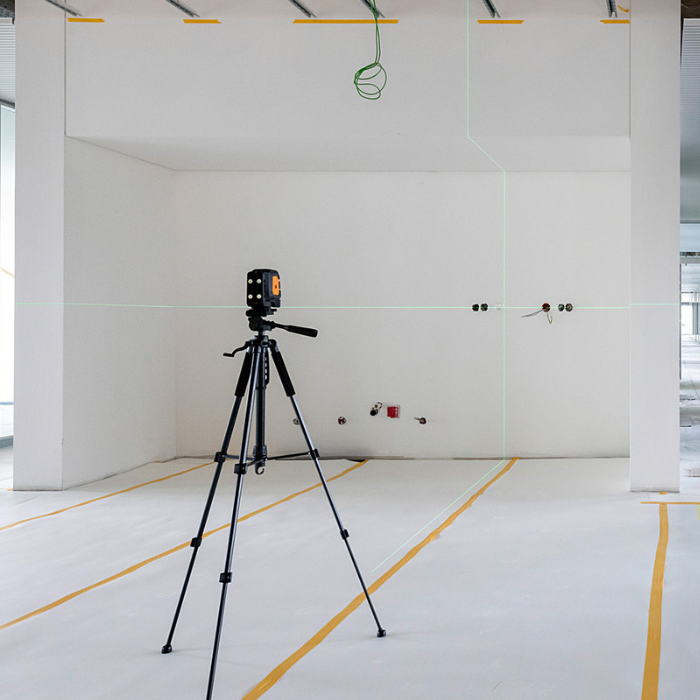 Utilisation-laser-2-plans-lumière-verte-GEO1X-GREEN-+-trepied